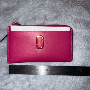 Marc Jacobs
The Mini J Marc top zip multi wallet